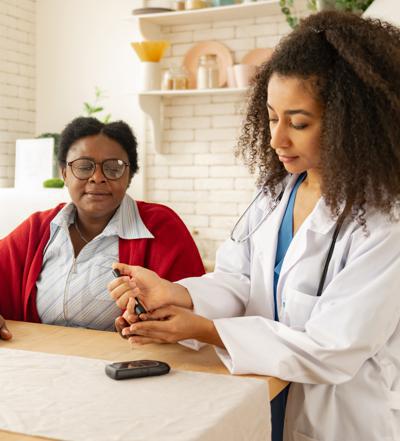 Female healthcare worker providing diabetes education to an Express Scripts Canada pharmacy member